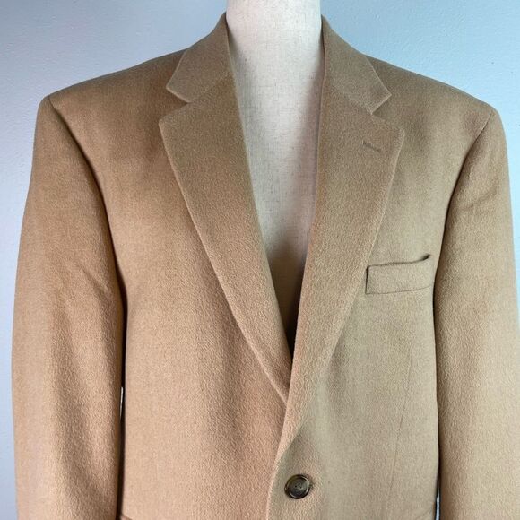 Jos. A. Banks Tan Blazer Size 42R EUC - Picture 2 of 9